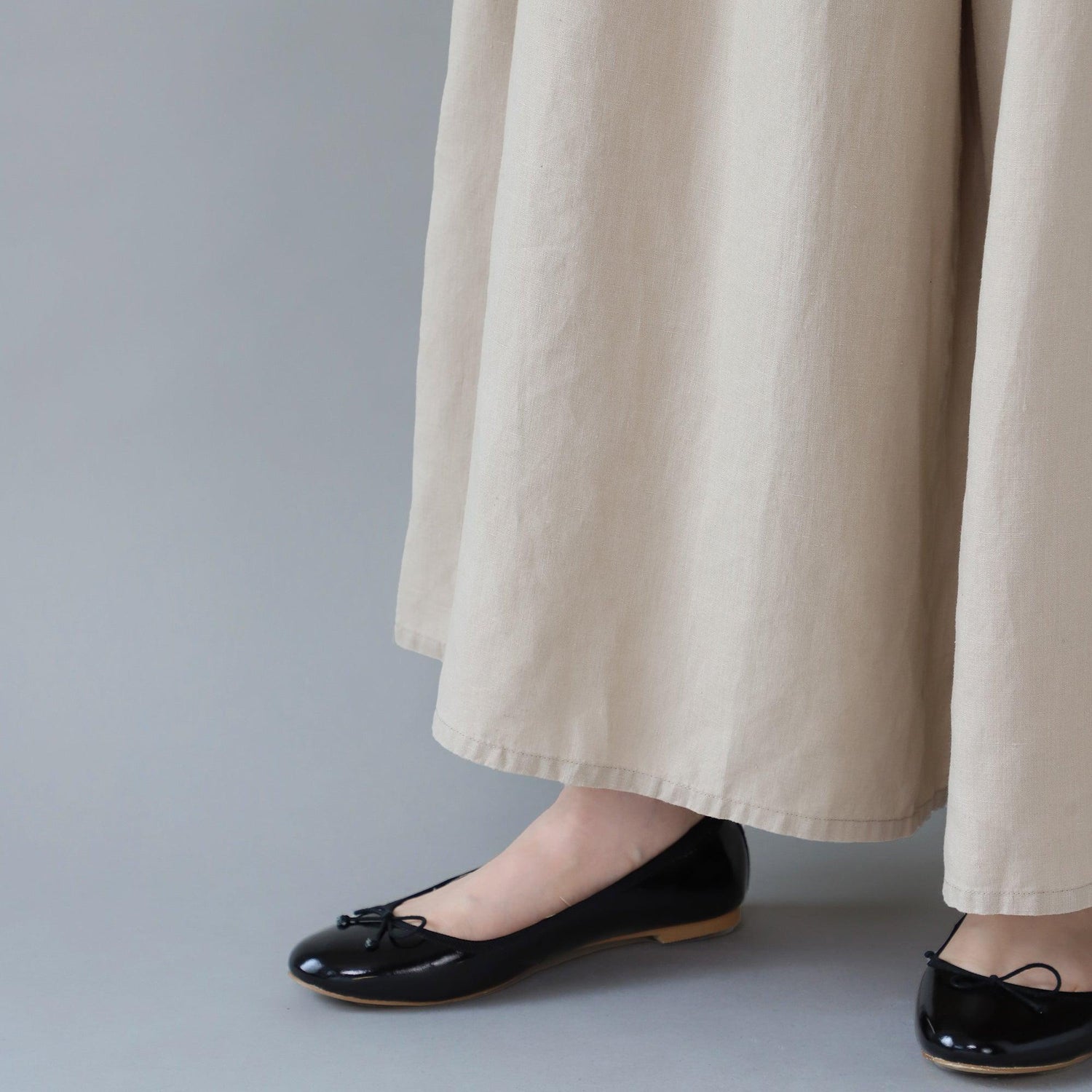 WE2501G001 ヘンプ ギャザーワイドパンツ